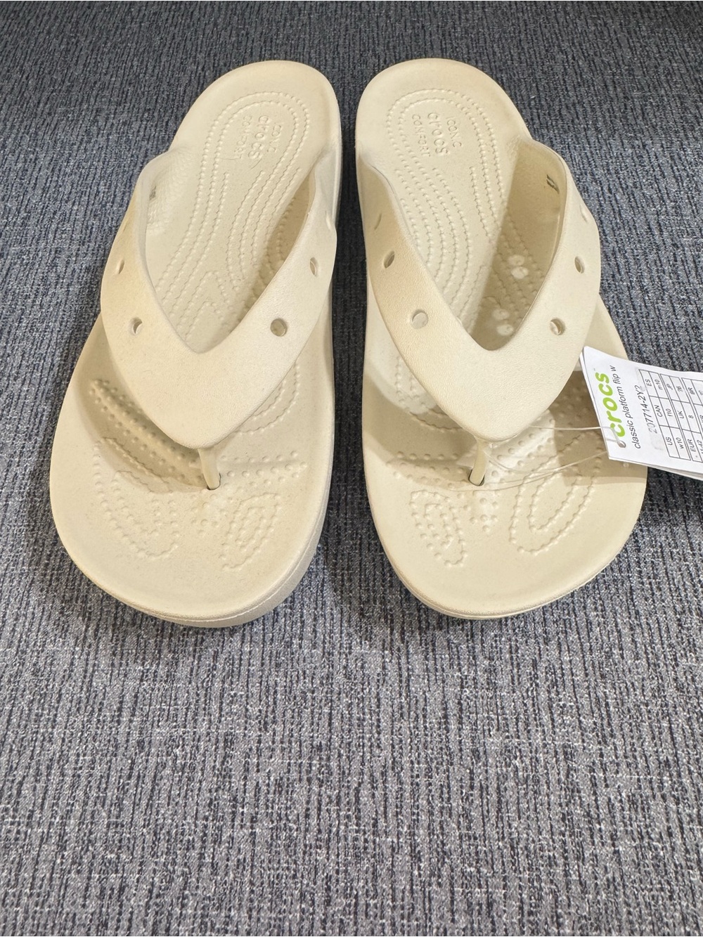 Crocs Classic Platform Flip Flops - Picture 3 of 16
